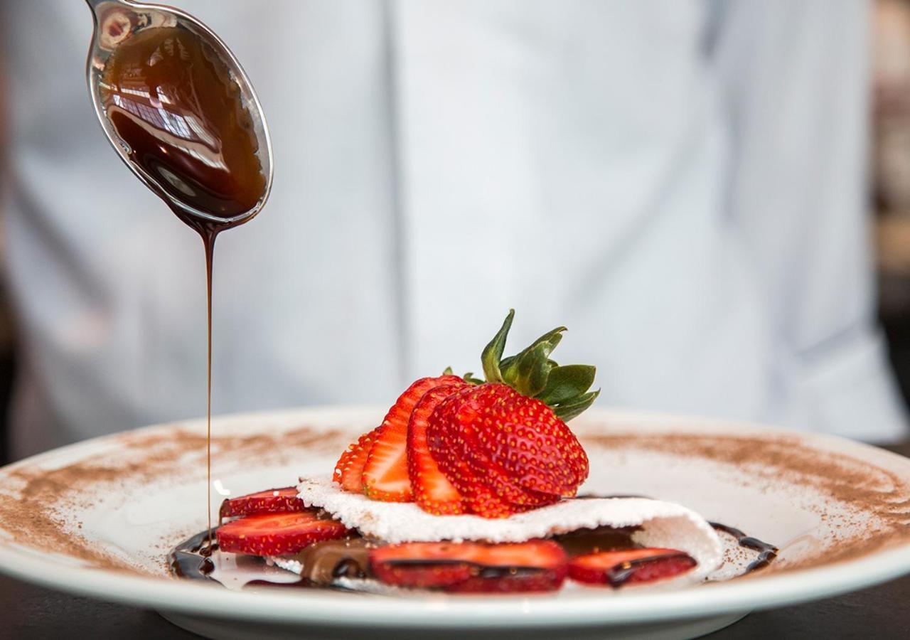 Gran Estanplaza Berrini Hotel Sao Paulo Exterior foto Strawberries with balsamic vinegar