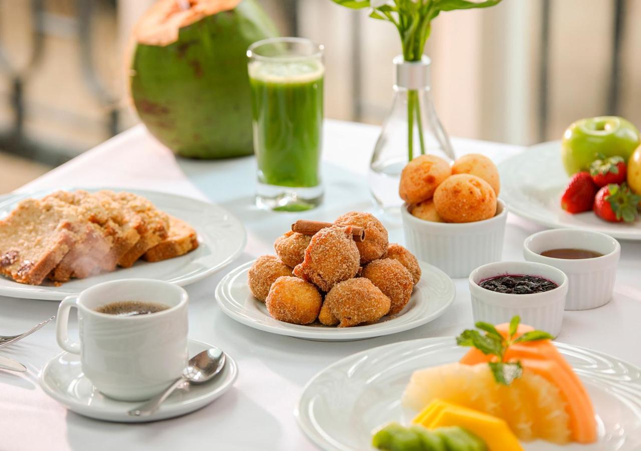 Gran Estanplaza Berrini Hotel Sao Paulo Exterior foto A selection of Brazilian breakfast foods