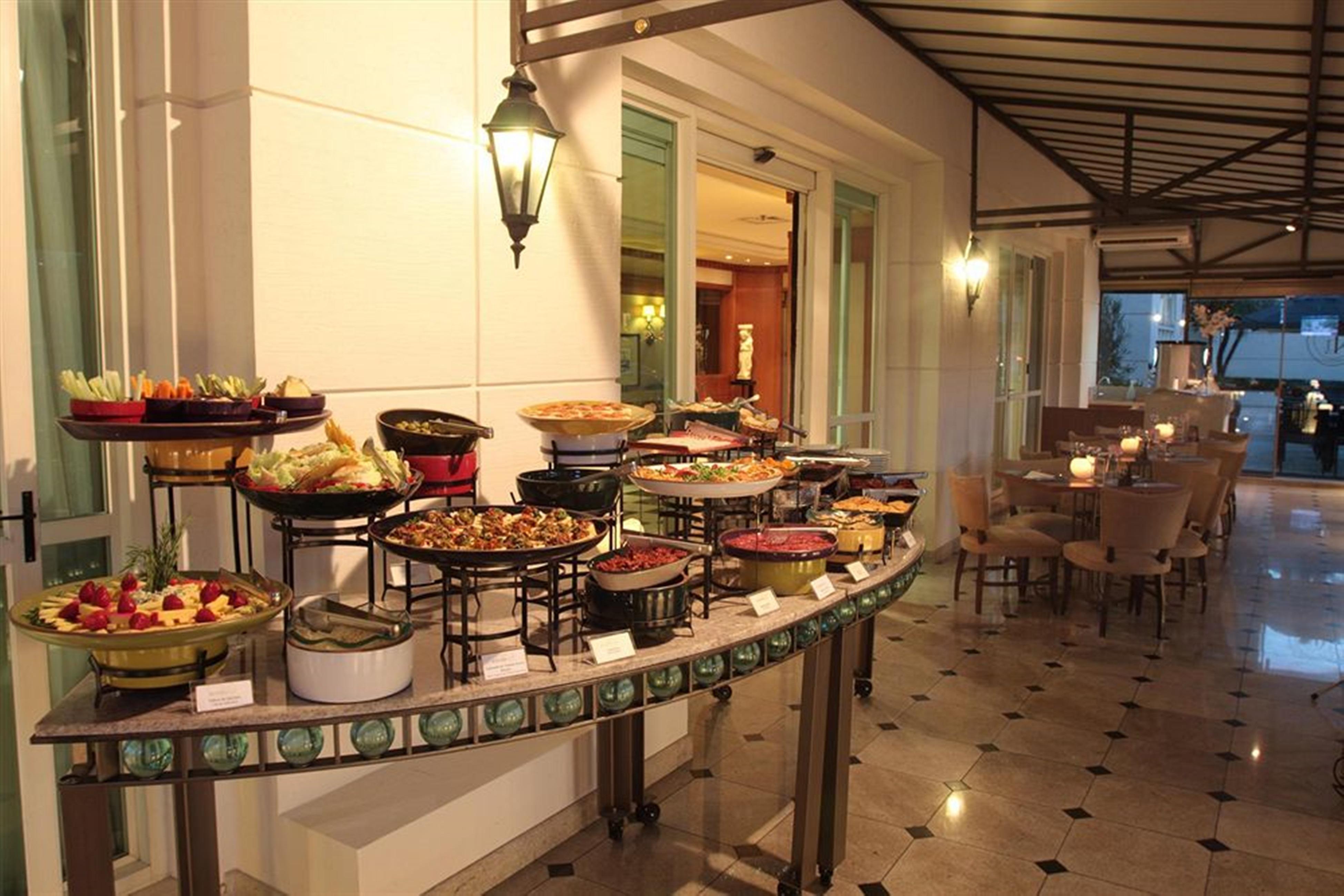 Gran Estanplaza Berrini Hotel Sao Paulo Exterior foto A buffet at a hotel