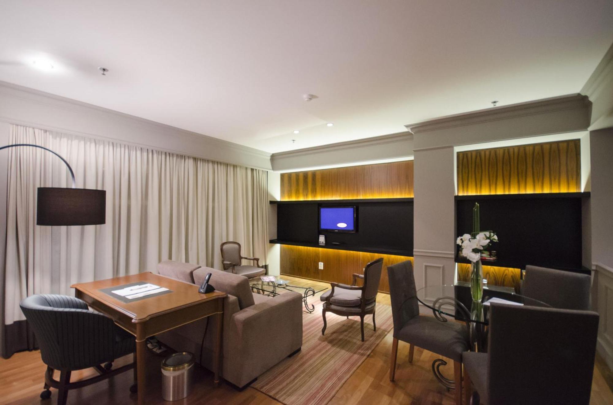 Gran Estanplaza Berrini Hotel Sao Paulo Cameră foto A living room in a suite at the Mandarin Oriental, Santiago